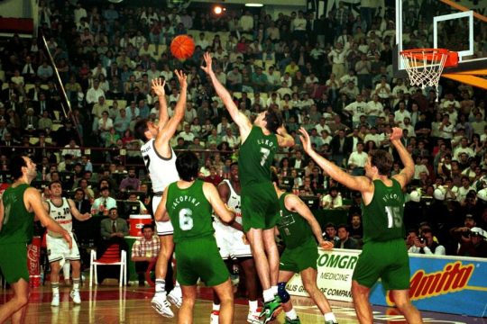 Τα προηγούμενα φάιναλ φορ στην Ελλάδα